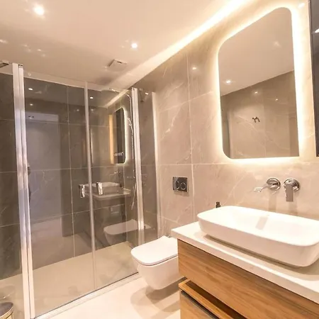 Charming 2-br With Pool And Sea Access F-3 55 *